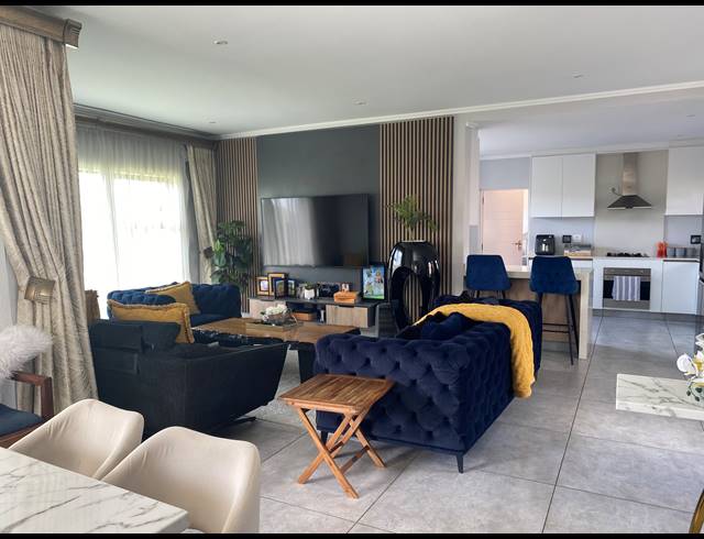 3 BEDROOM TOWNHOUSE FOR SALE IN PALM LAKES ESTATE